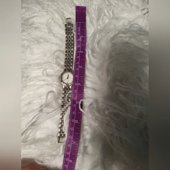 Vintage Gucci Two Tone Woman’s Watch - Picture 8 of 9